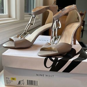 Nine West Sexy Retro Silver Chain Accent Beige Taupe Heeled Sandal